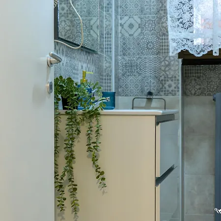 Bilocale Mentana 1 - Invacanza Apartman